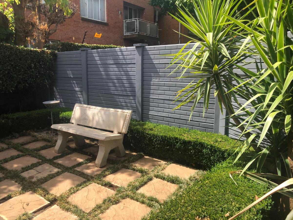 Acacia Westdene B&B Bloemfontein Exteriör bild