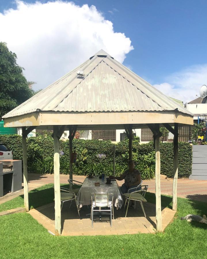 Acacia Westdene B&B Bloemfontein Exteriör bild