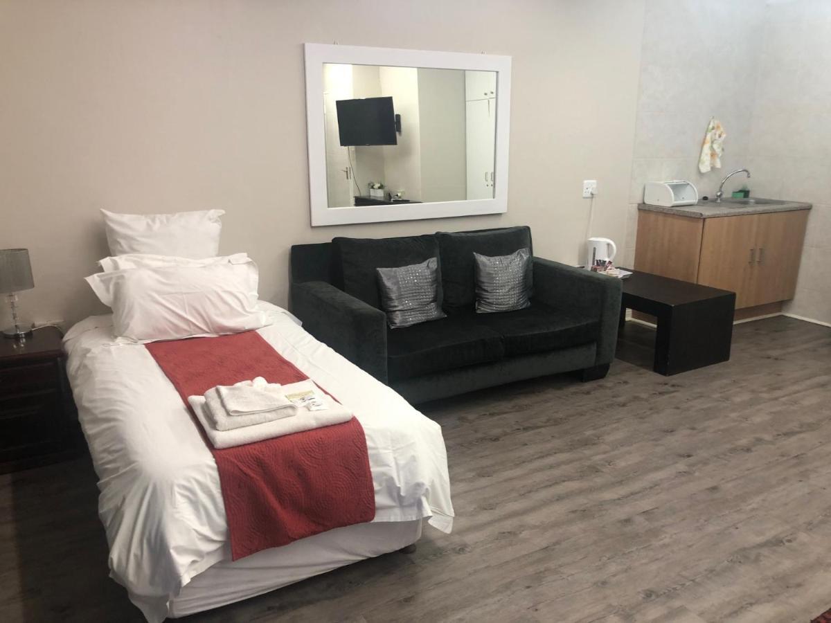 Acacia Westdene B&B Bloemfontein Exteriör bild