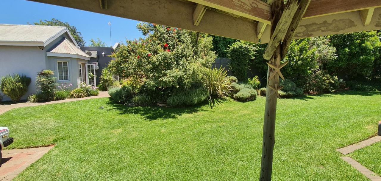Acacia Westdene B&B Bloemfontein Exteriör bild