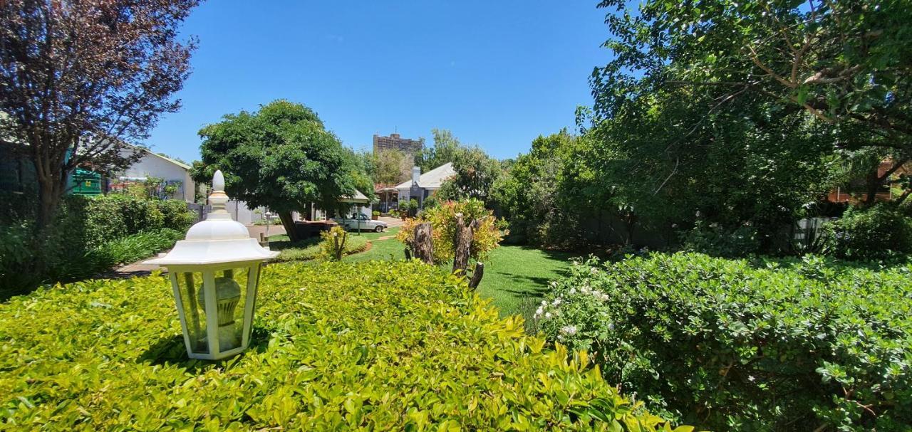 Acacia Westdene B&B Bloemfontein Exteriör bild
