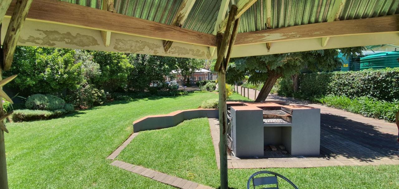Acacia Westdene B&B Bloemfontein Exteriör bild