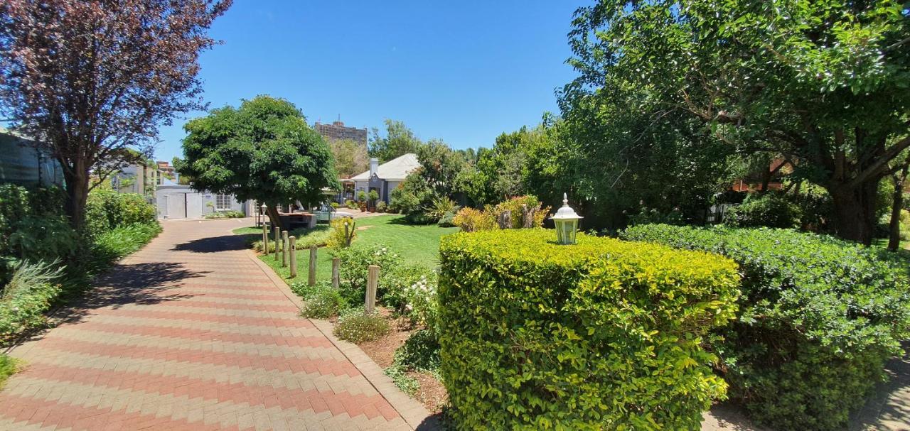 Acacia Westdene B&B Bloemfontein Exteriör bild