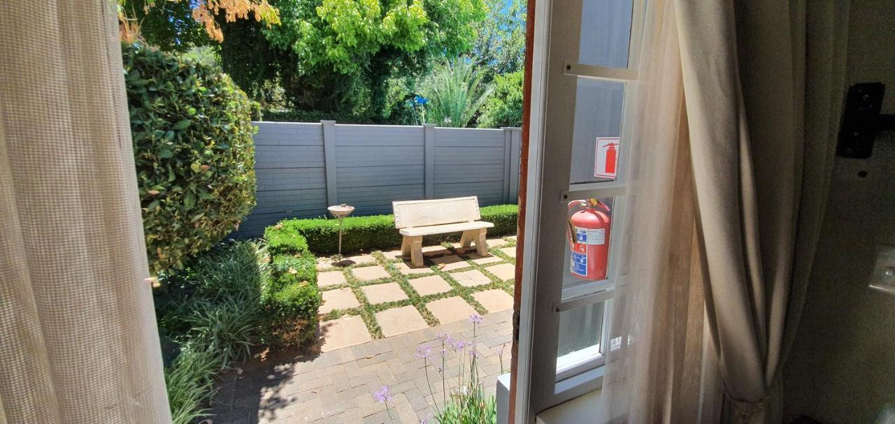 Acacia Westdene B&B Bloemfontein Exteriör bild