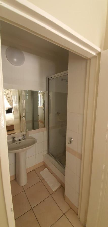 Acacia Westdene B&B Bloemfontein Exteriör bild