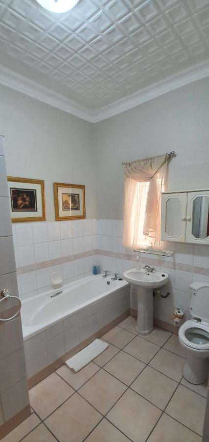 Acacia Westdene B&B Bloemfontein Exteriör bild
