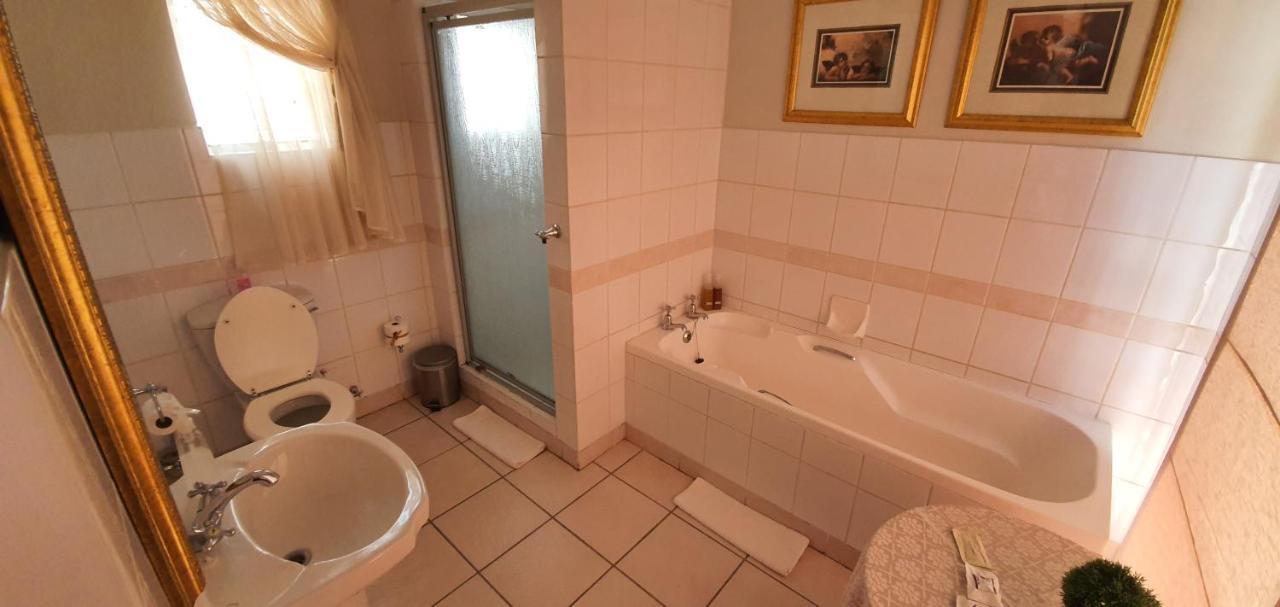 Acacia Westdene B&B Bloemfontein Exteriör bild