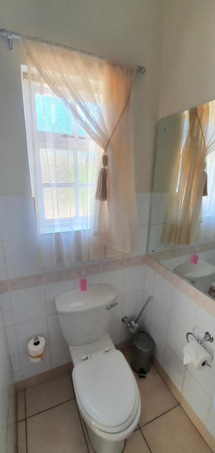 Acacia Westdene B&B Bloemfontein Exteriör bild